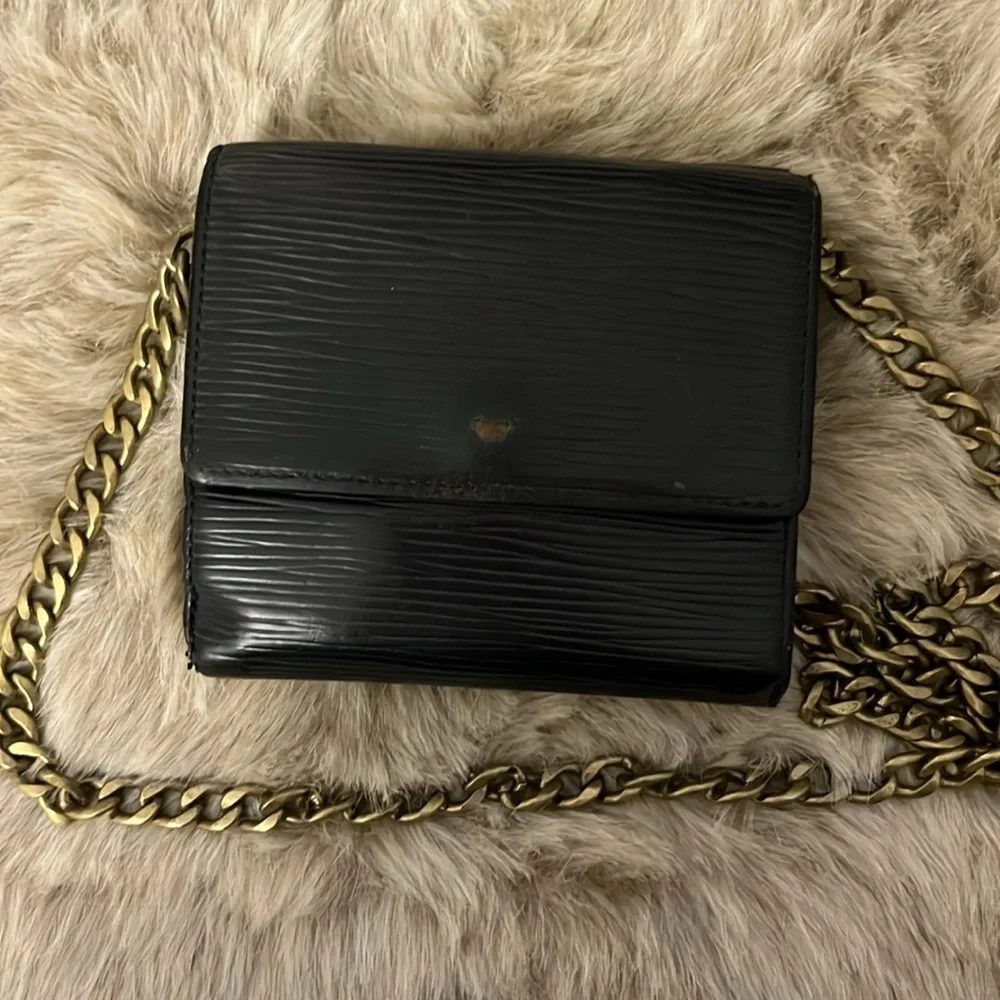 LOUIS VUITTON Epi Unisex Bi-Fold Wallet w/Free Unbranded Chain, Authentic, GUC - Picture 2 of 10